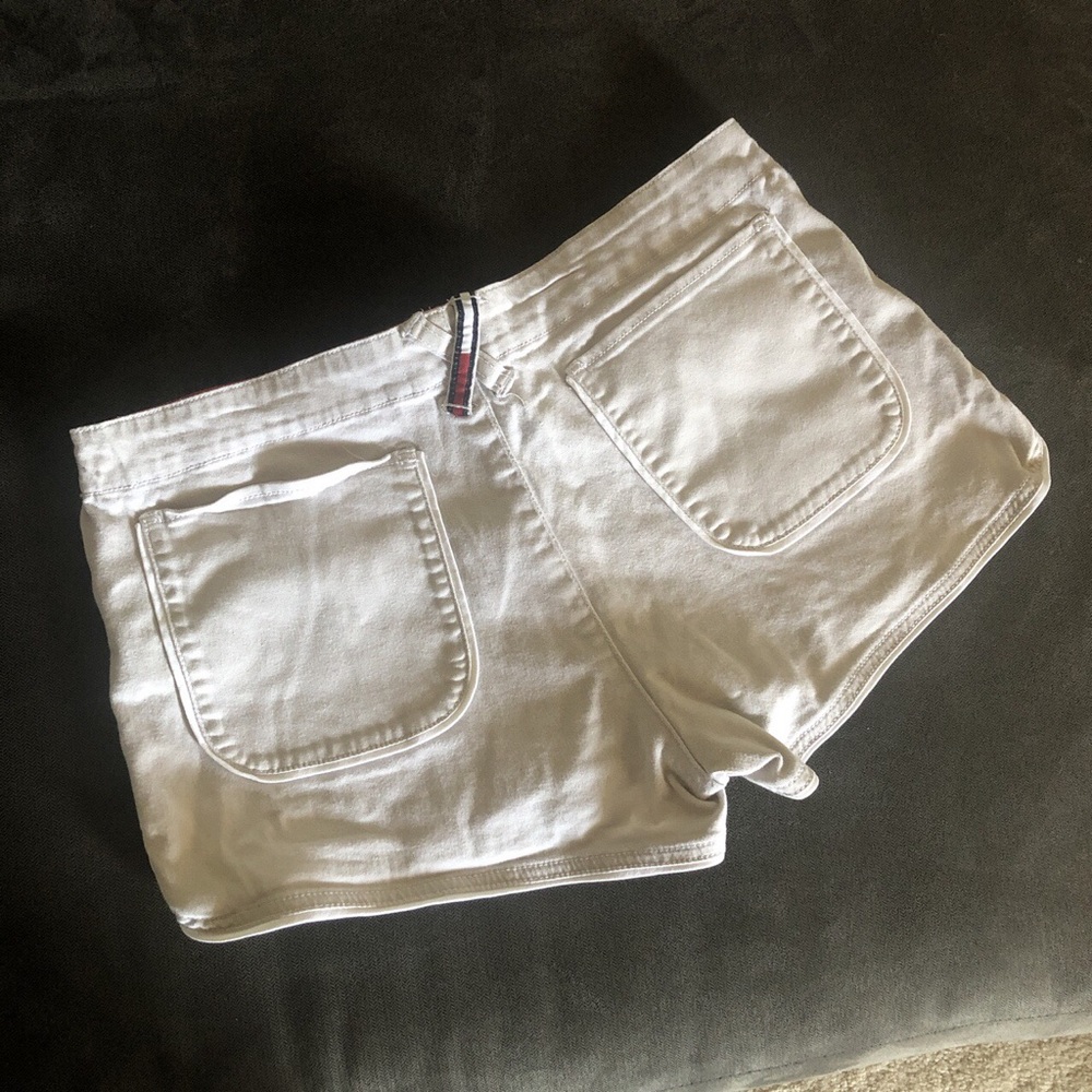 Retro Tommy Hilfiger shorts